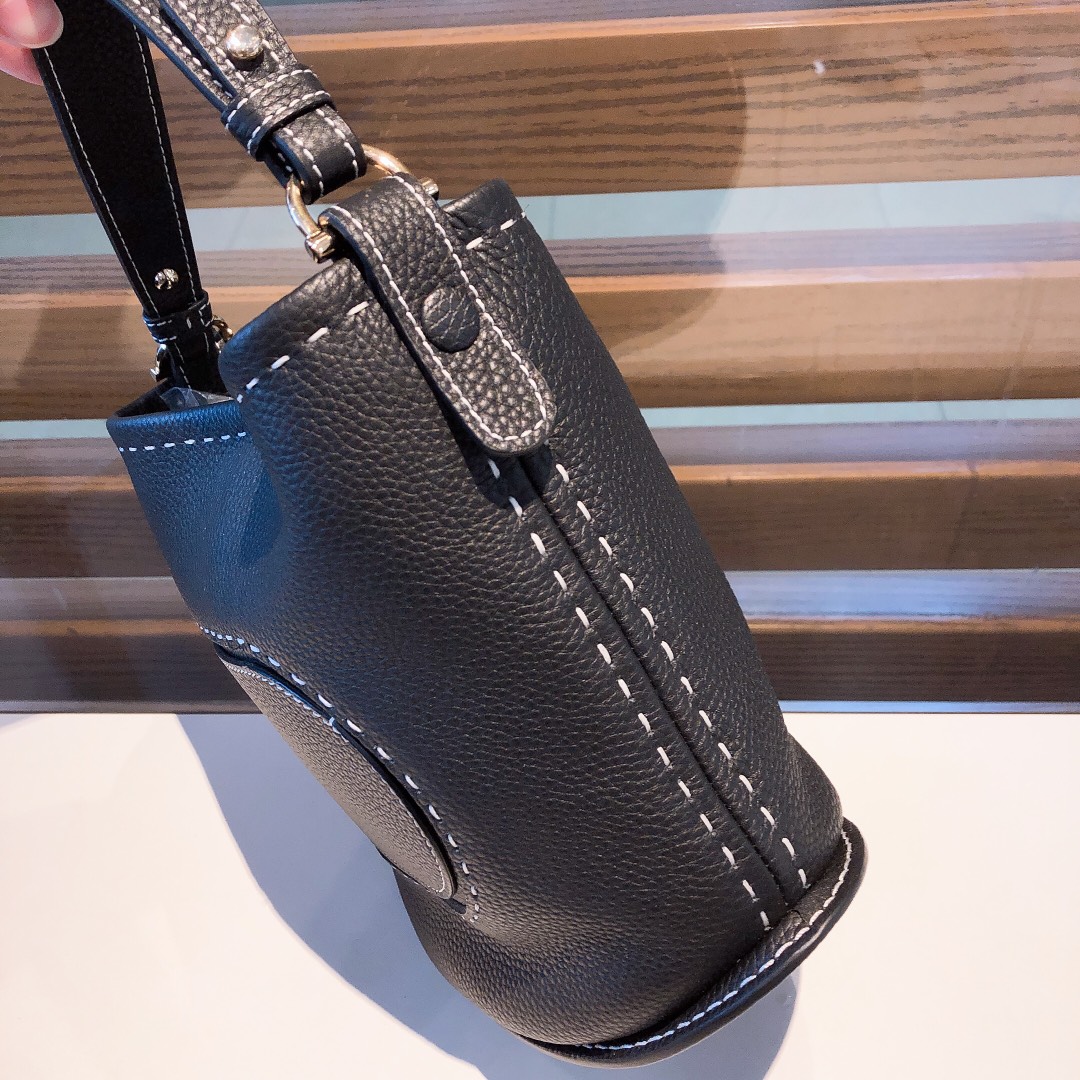 델보 팽 미니 버킷 크로스백